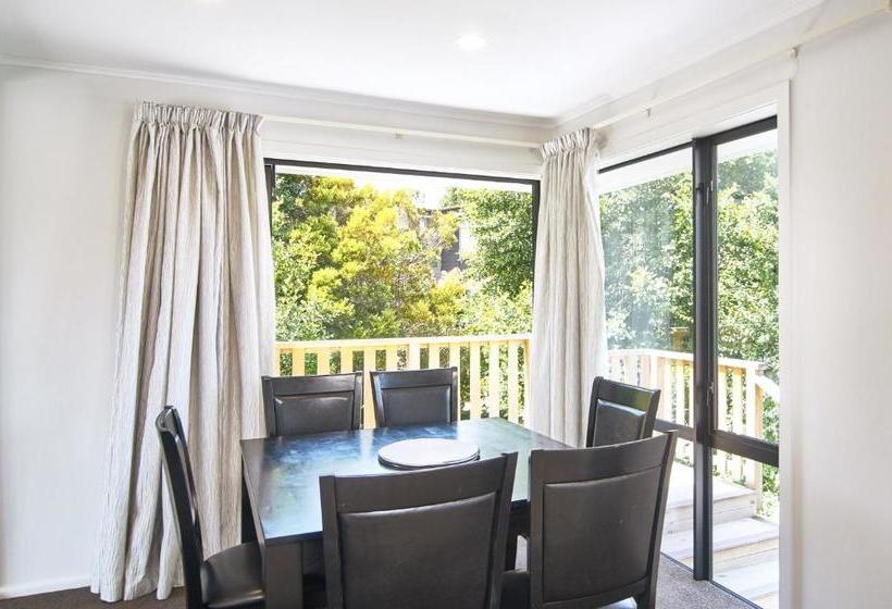 هتل Brookside Villa