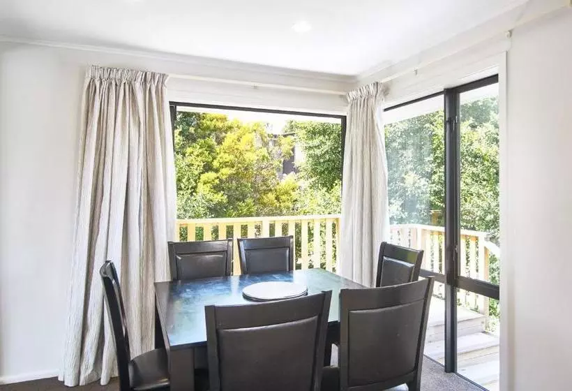 هتل Brookside Villa