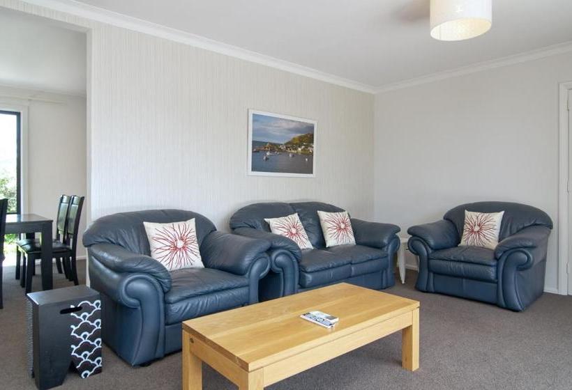 هتل Brookside Villa