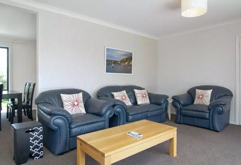 هتل Brookside Villa