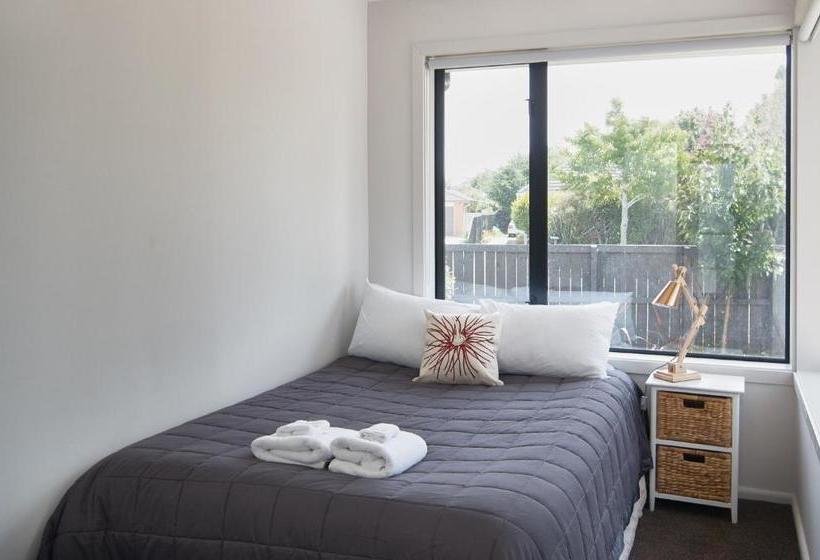 هتل Brookside Villa