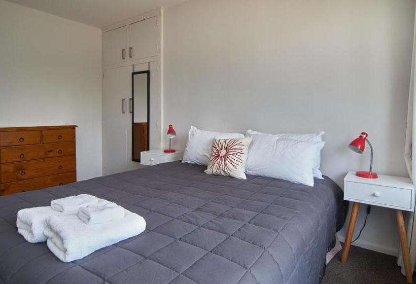 هتل Brookside Villa