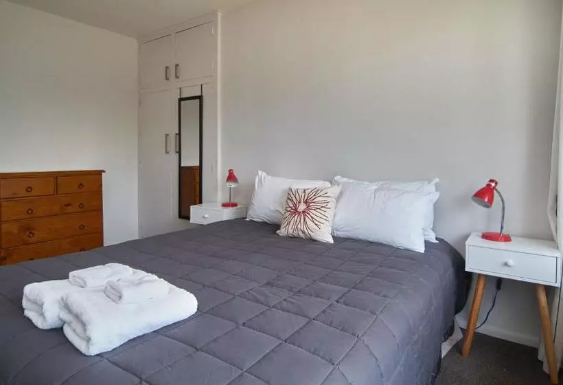 هتل Brookside Villa