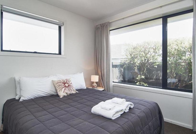 هتل Brookside Villa