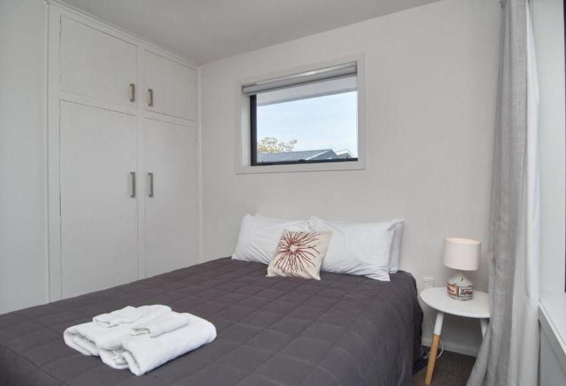 هتل Brookside Villa