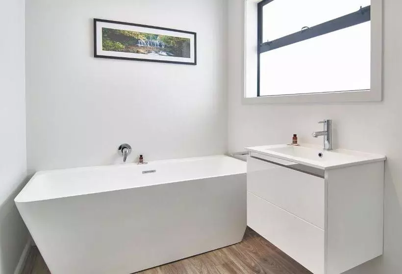 هتل Brookside Villa