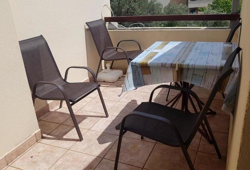 هتل Gregovic Apartments