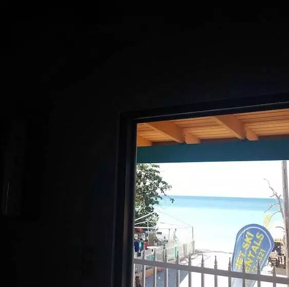 هتل Luichy S Seaside