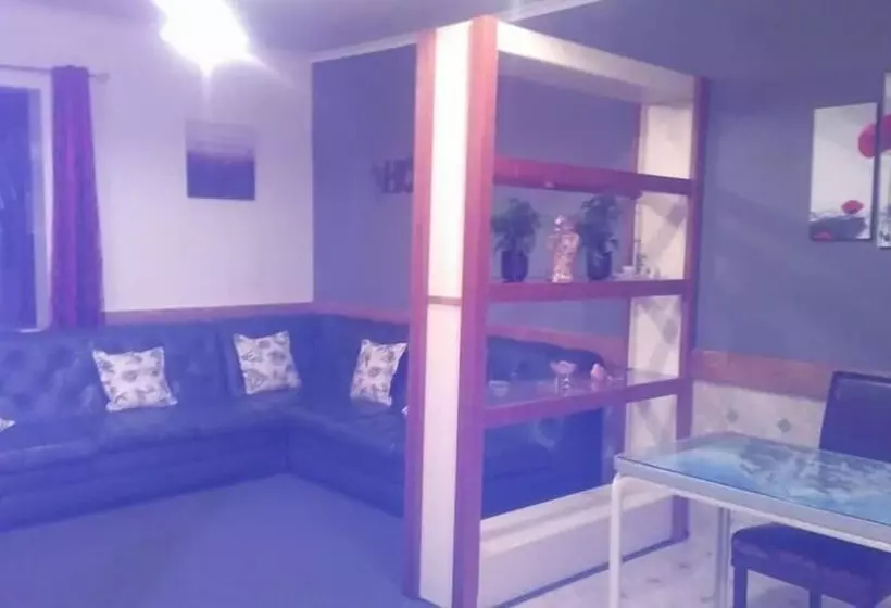 Hotelli Piwaka Lodge And Backpackers