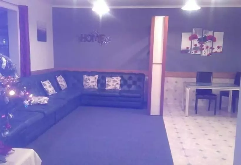 Hotelli Piwaka Lodge And Backpackers