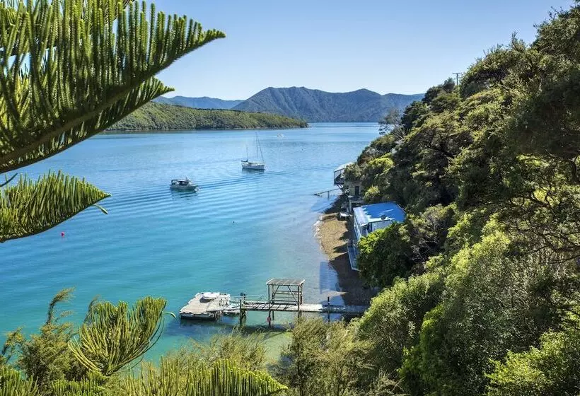 Hotelli Piwaka Lodge And Backpackers