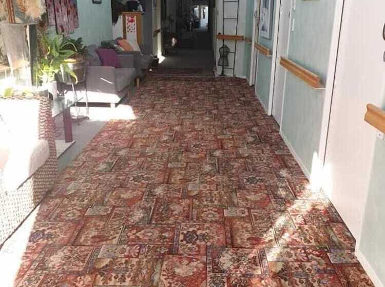 Отель Piwaka Lodge And Backpackers