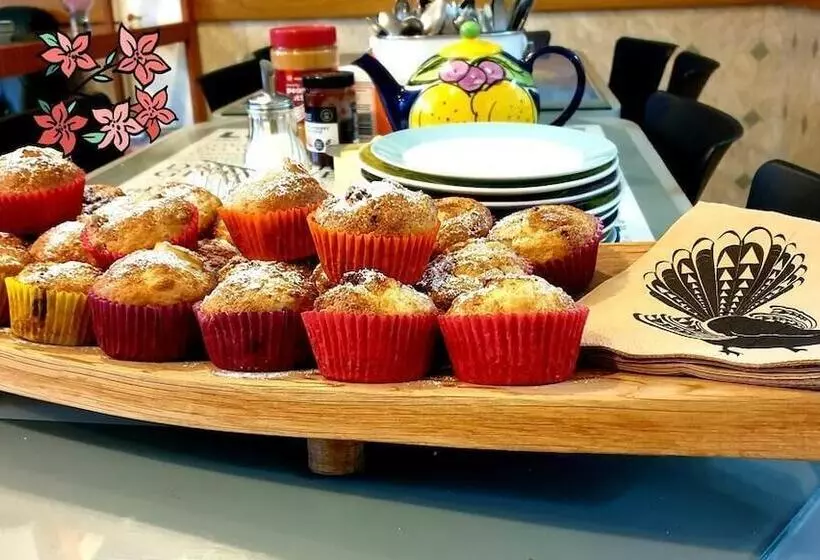 Hotelli Piwaka Lodge And Backpackers