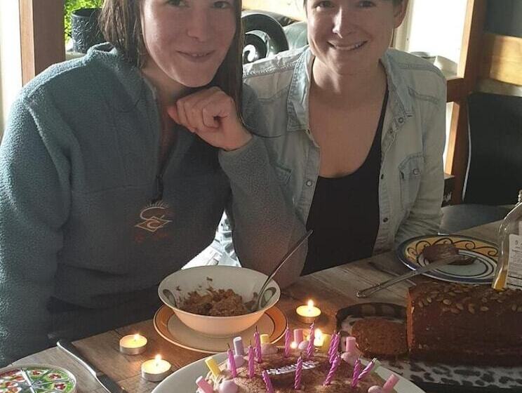 Отель Piwaka Lodge And Backpackers