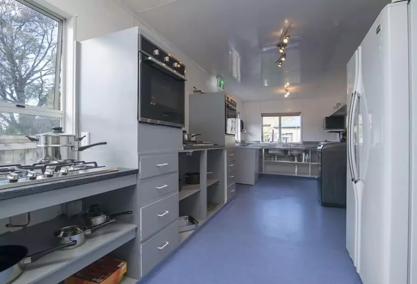 Hotelli Piwaka Lodge And Backpackers