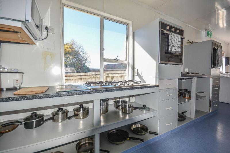 Отель Piwaka Lodge And Backpackers