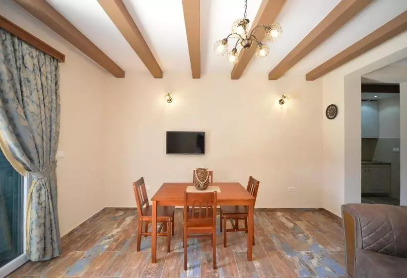 هتل Pontus Luxury Apartments