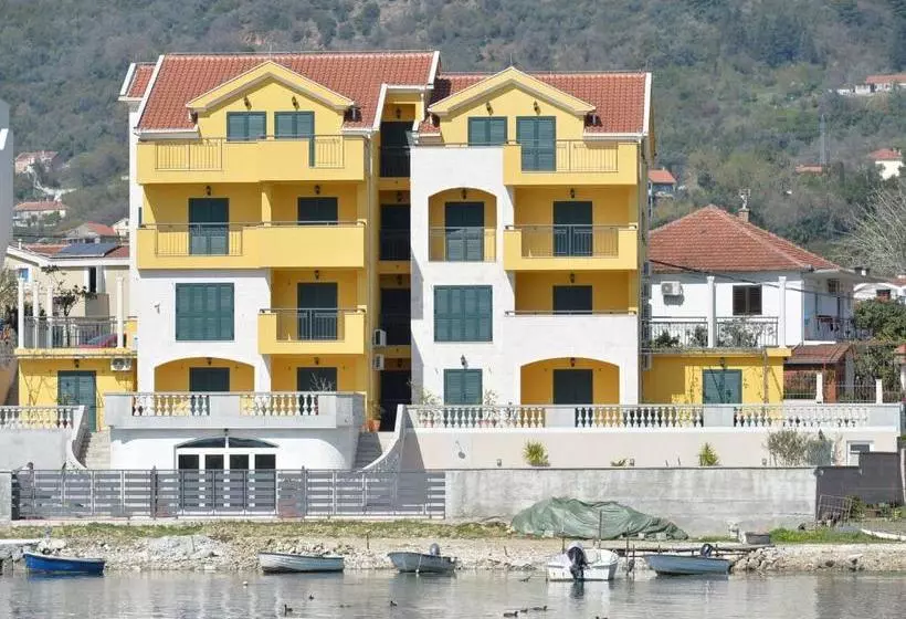 هتل Pontus Luxury Apartments