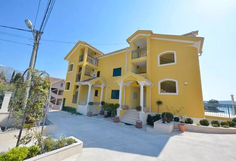 هتل Pontus Luxury Apartments