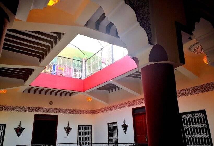 Otel Riad Itry   Hostel