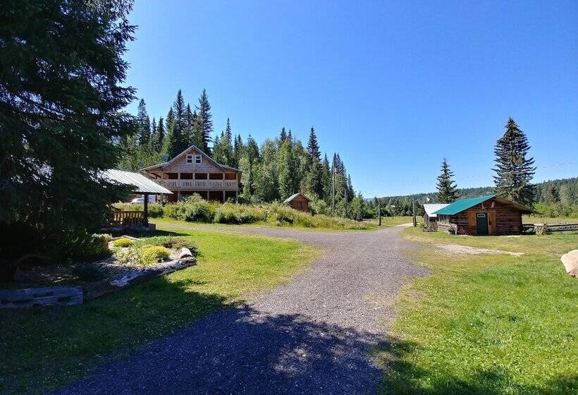 فندق Wolfwood Guest Ranch