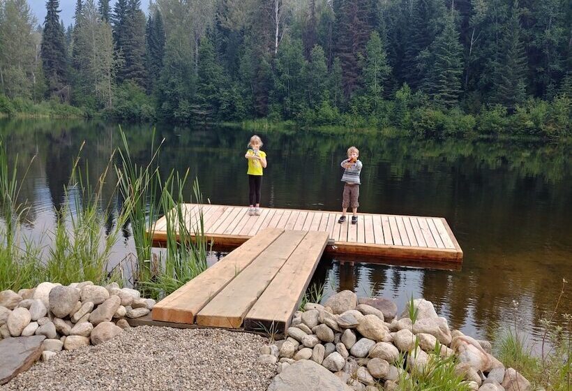 فندق Wolfwood Guest Ranch