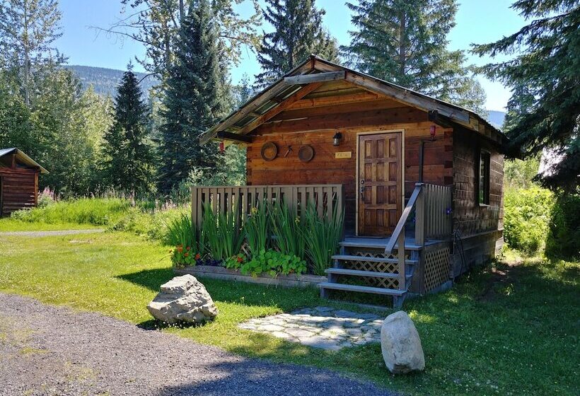 فندق Wolfwood Guest Ranch