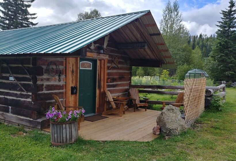 فندق Wolfwood Guest Ranch