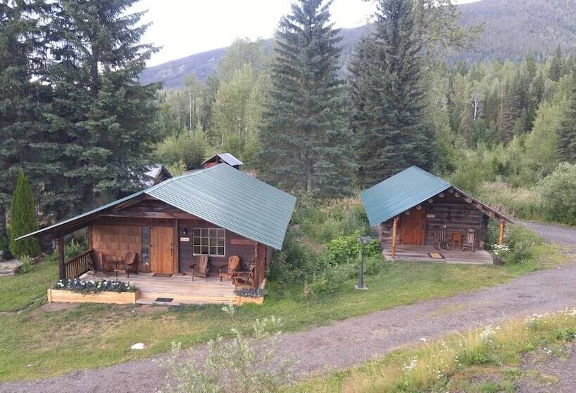 فندق Wolfwood Guest Ranch