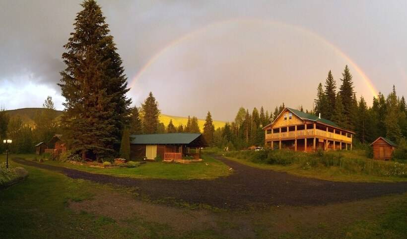 فندق Wolfwood Guest Ranch