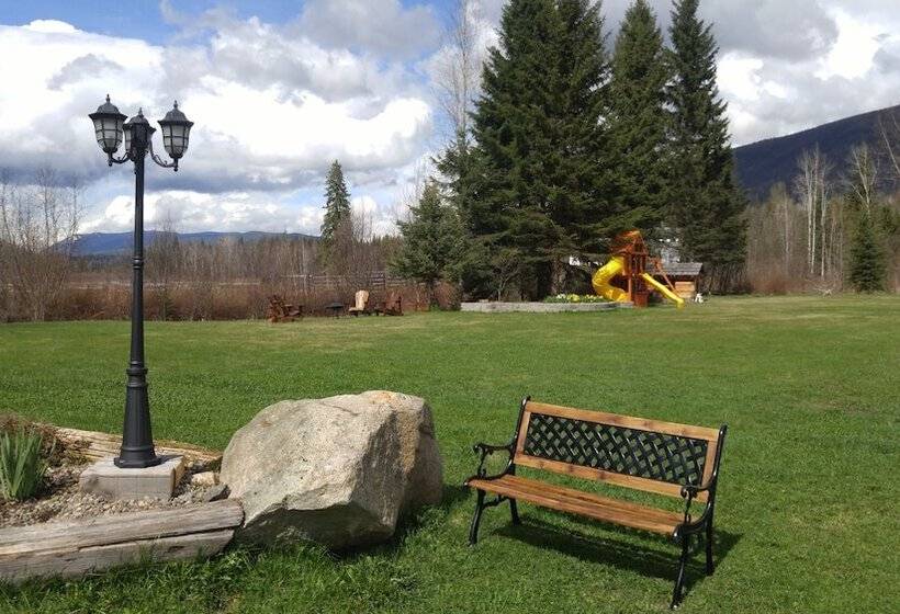 فندق Wolfwood Guest Ranch