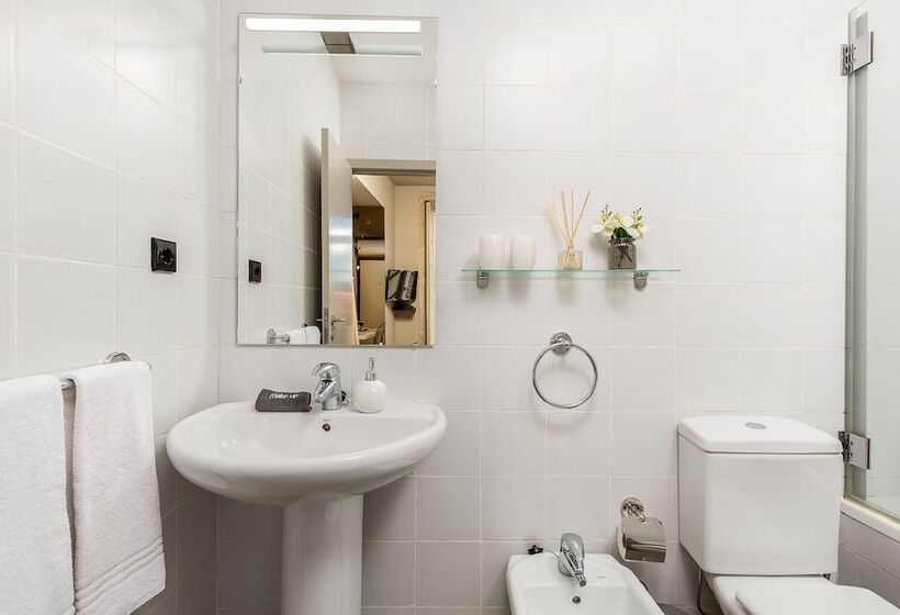 هتل Youropo  Clérigos