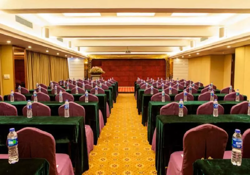 Hotelli Vienna  5.0 Qingyuan City Plaza Lianjiang Road