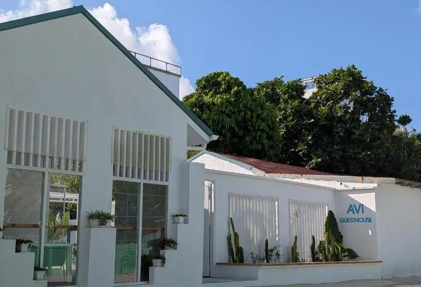 هتل Avi Guesthouse
