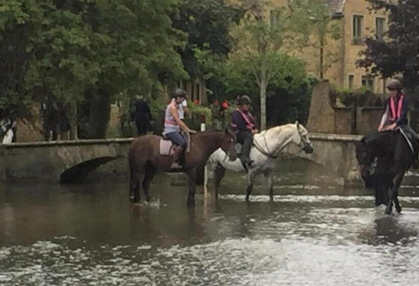 فندق Coombe House