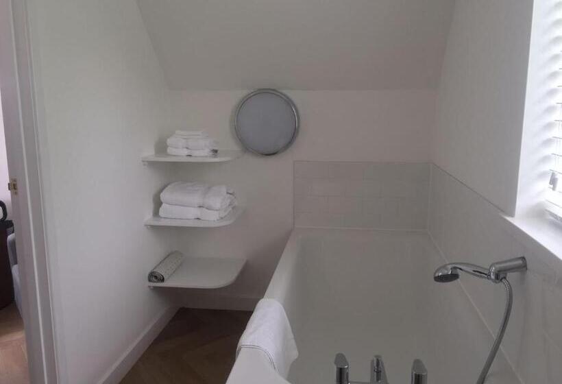 فندق Coombe House