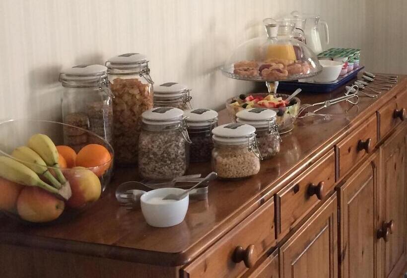 فندق Coombe House