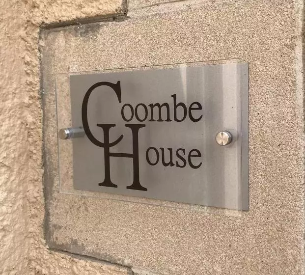 ホテル Coombe House