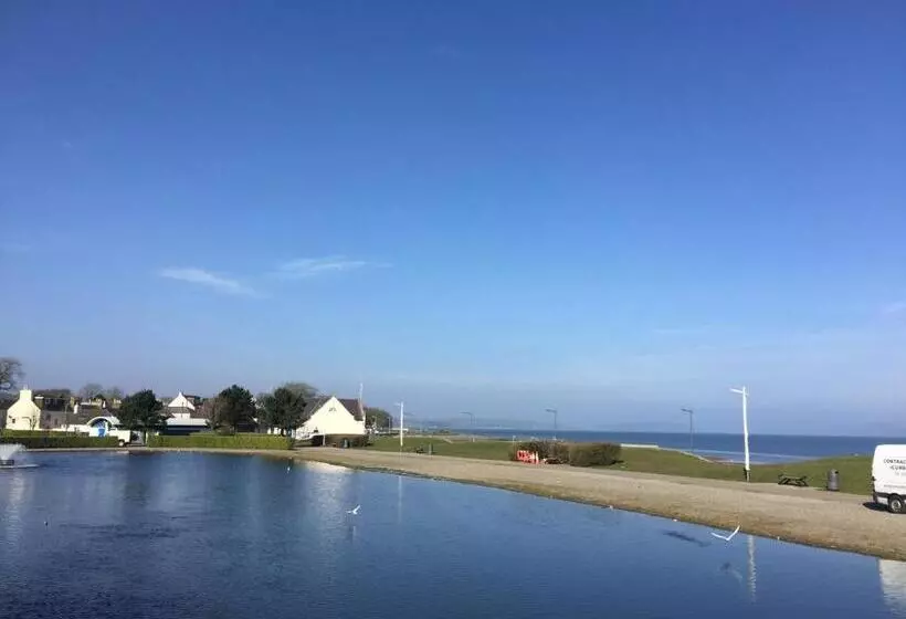 Hotelli Lakeview Guest House