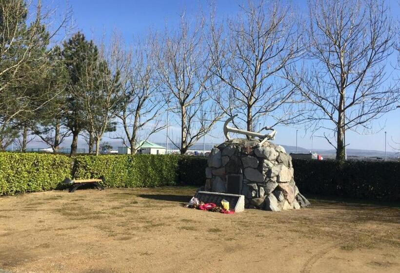 Отель Lakeview Guest House