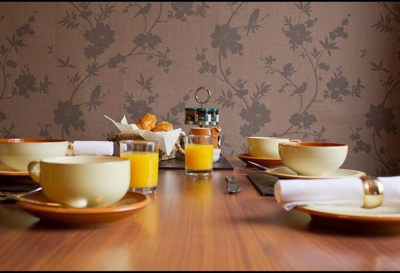 Отель Lakeview Guest House