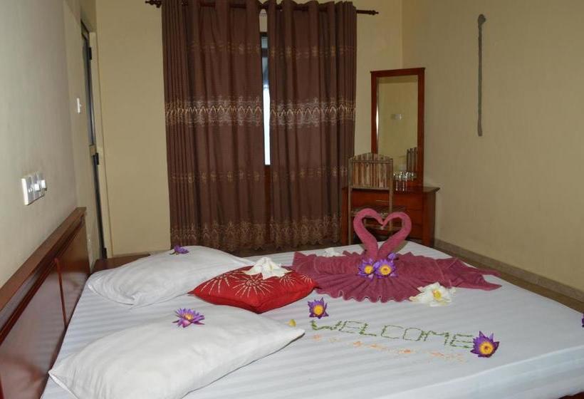 호텔 Polhena Bay Resort