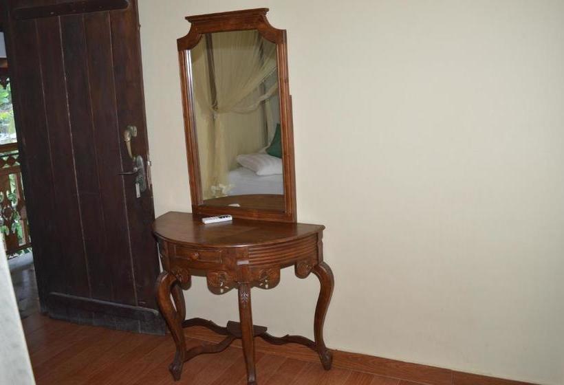 호텔 Polhena Bay Resort