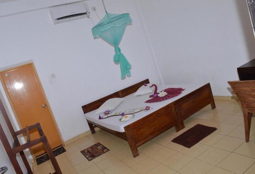 호텔 Polhena Bay Resort