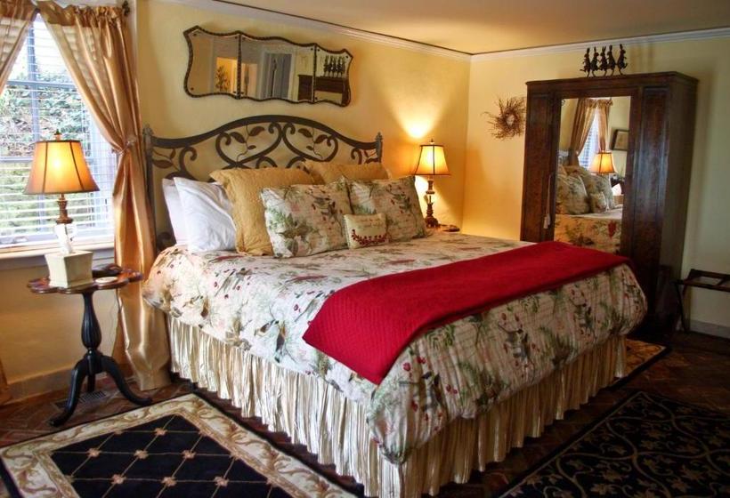 בית מלון כפרי 400 West High Inn