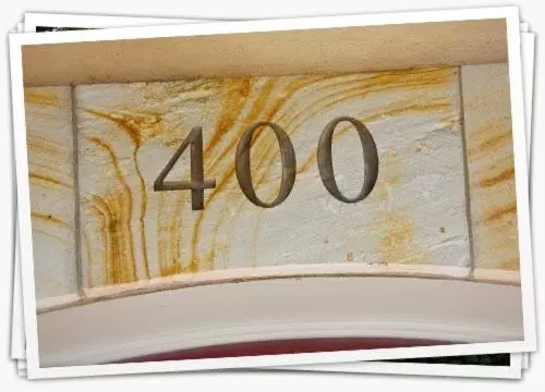 هتل 400 West High Inn