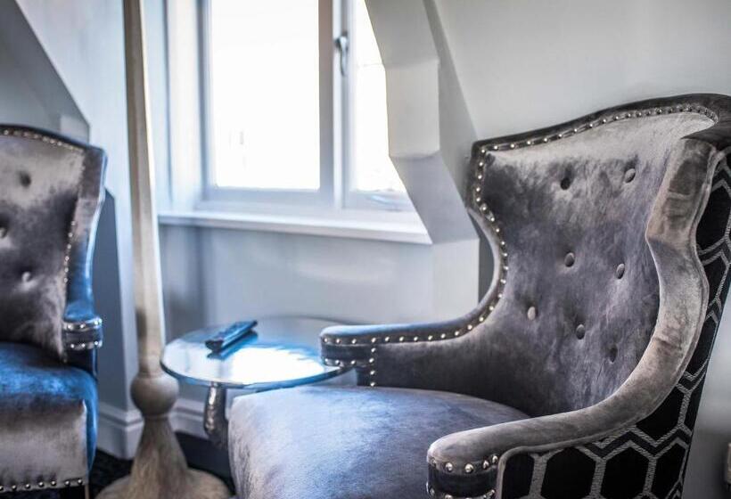 Отель The Royal Standard