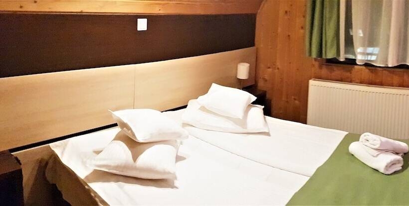 هتل Traveland Butique Resort Poiana Brasov