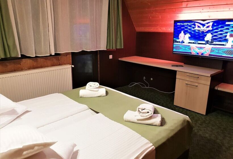 هتل Traveland Butique Resort Poiana Brasov