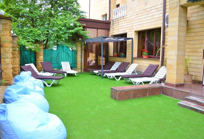 Отель Utomlyonnye Solntsem